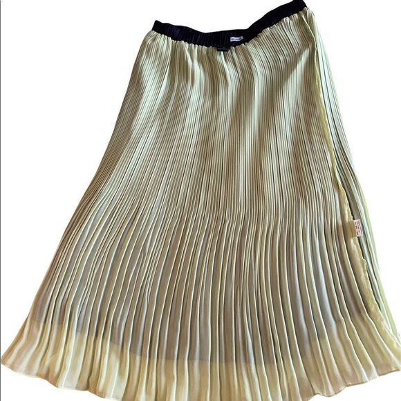 EUC Lapis black A Line skirt with green underlay - Picture 3 of 9